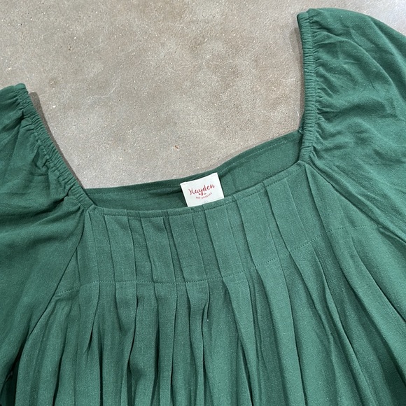 Green Pleated Square Neck Top - Picture 2 of 4